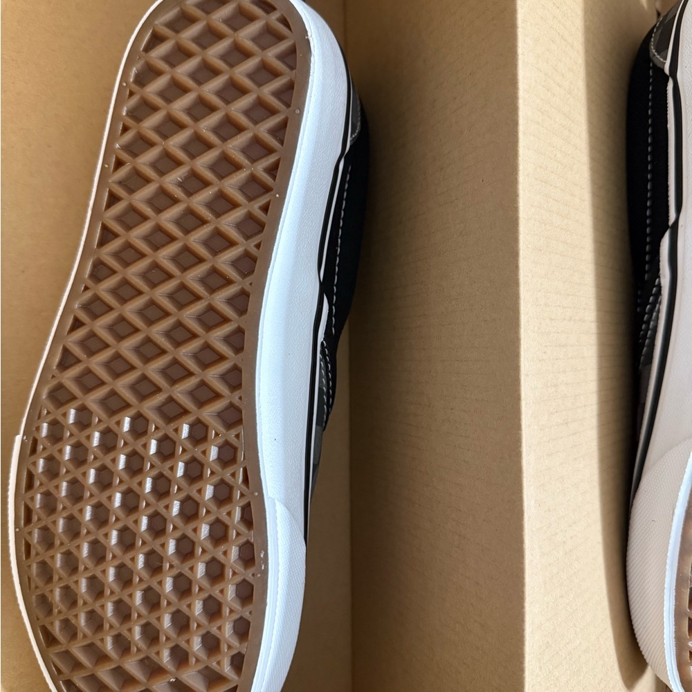NIB Vans Men's Black and Gray Checkered Slip-On Sneakers - Picture 4 of 4
